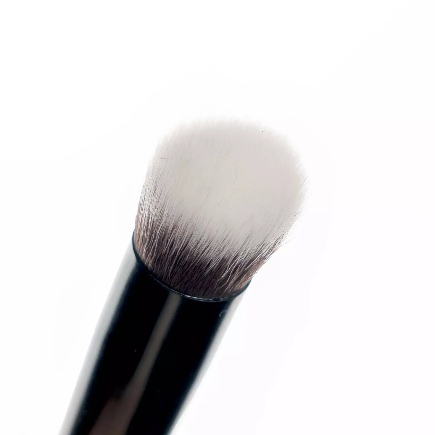 Brushworks No. 8 Precise Angled Concealer Buffing Brush