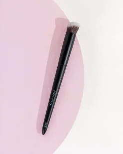 Brushworks No. 8 Precise Angled Concealer Buffing Brush