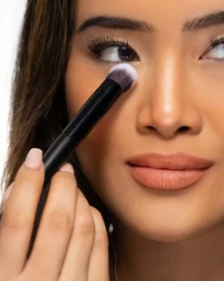 Brushworks No. 8 Precise Angled Concealer Buffing Brush