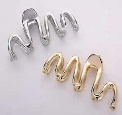 By Lyko Metallic Hair Claw Wave Golden
