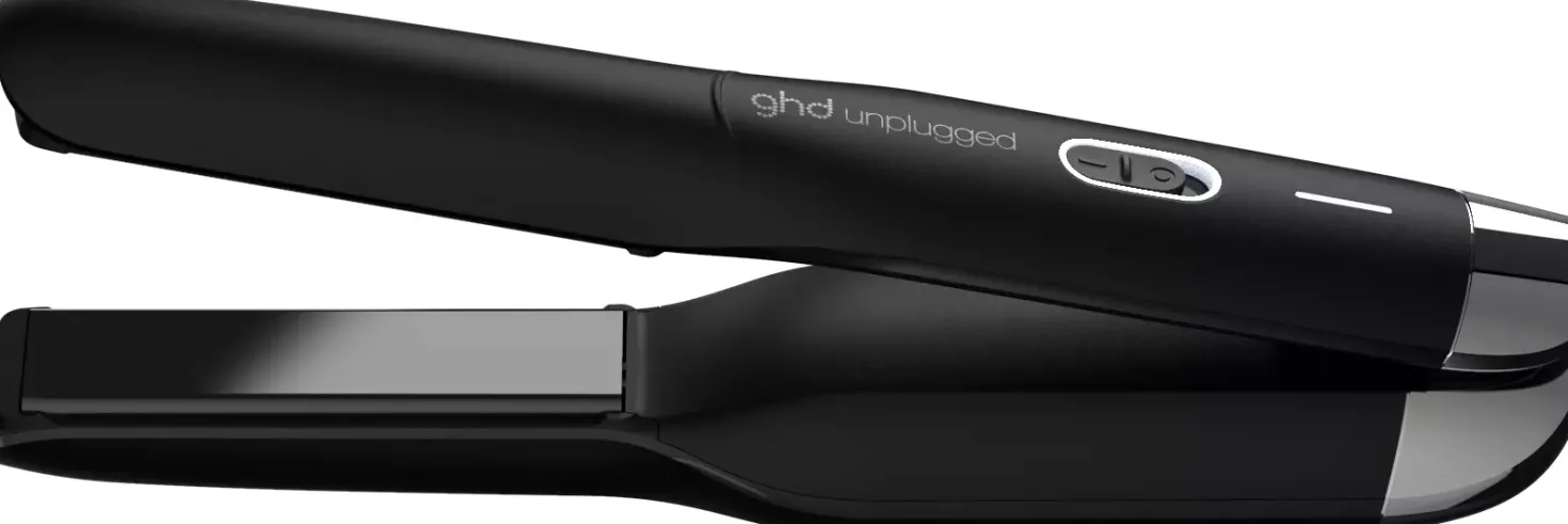 ghdUnplugged hair straightener in matte black