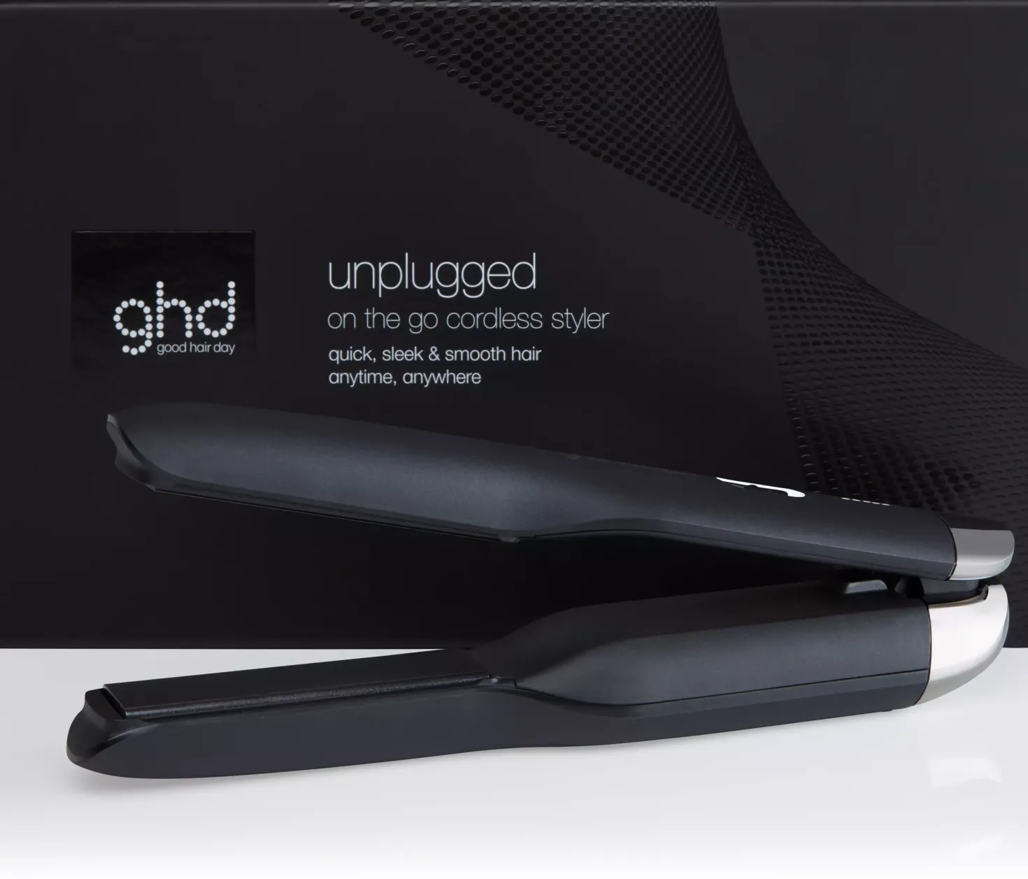 ghdUnplugged hair straightener in matte black