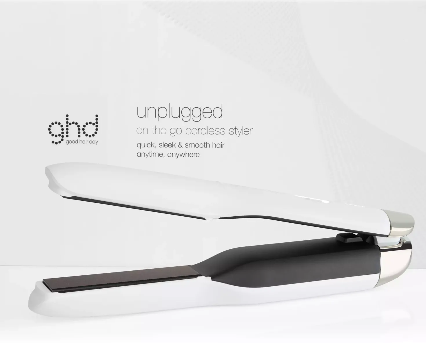 ghdUnplugged straightener in matte white
