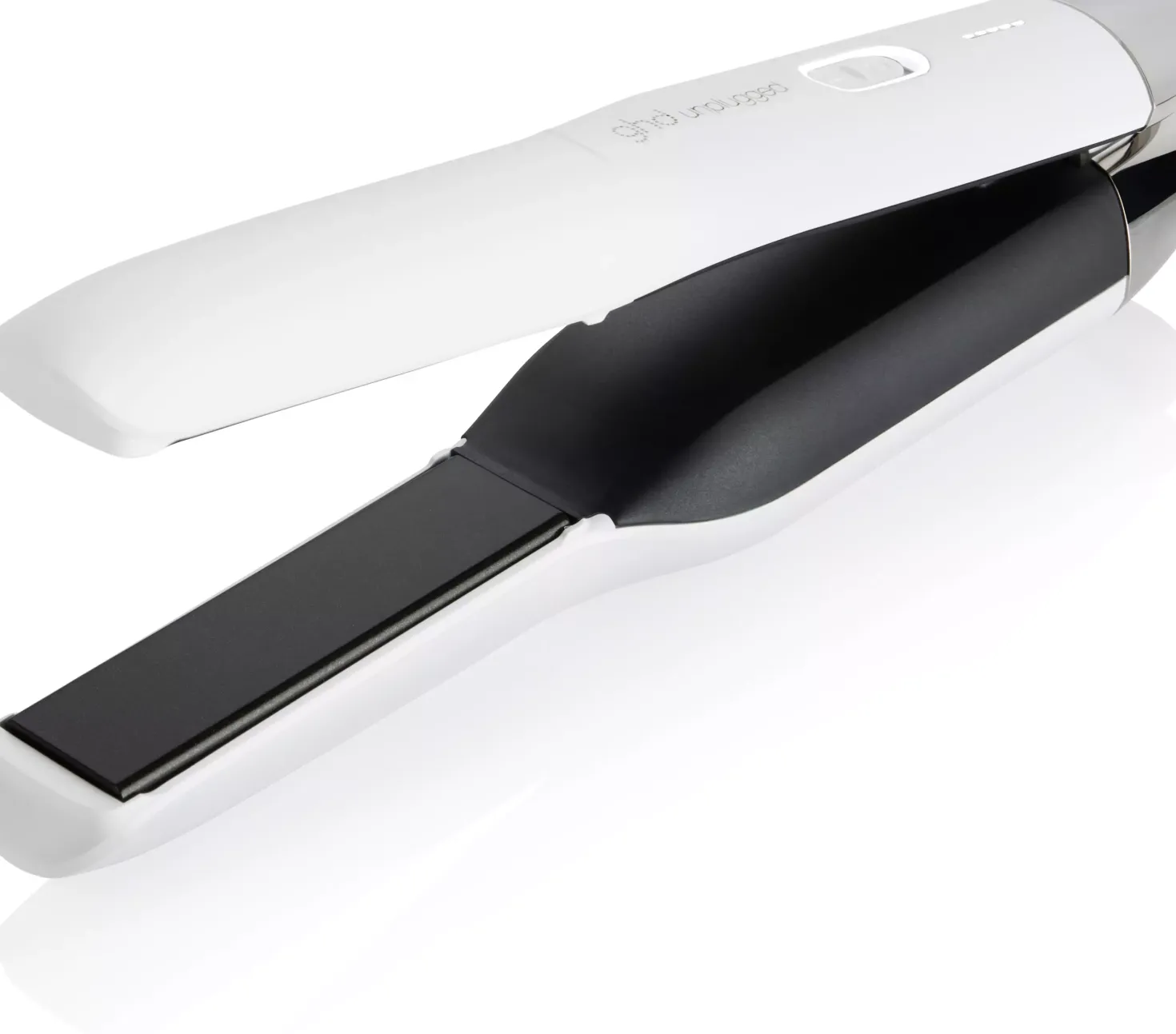 ghdUnplugged straightener in matte white