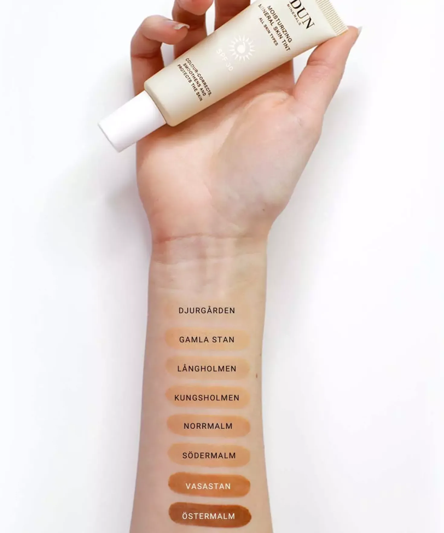 IDUN Minerals Moisturizing Mineral Skin Tint SPF30 Gamla Stan Light