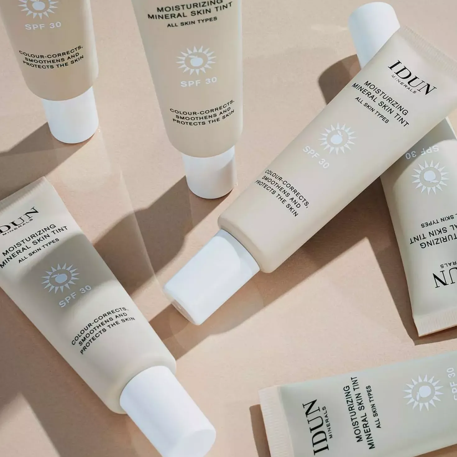 IDUN Minerals Moisturizing Mineral Skin Tint SPF30 Gamla Stan Light