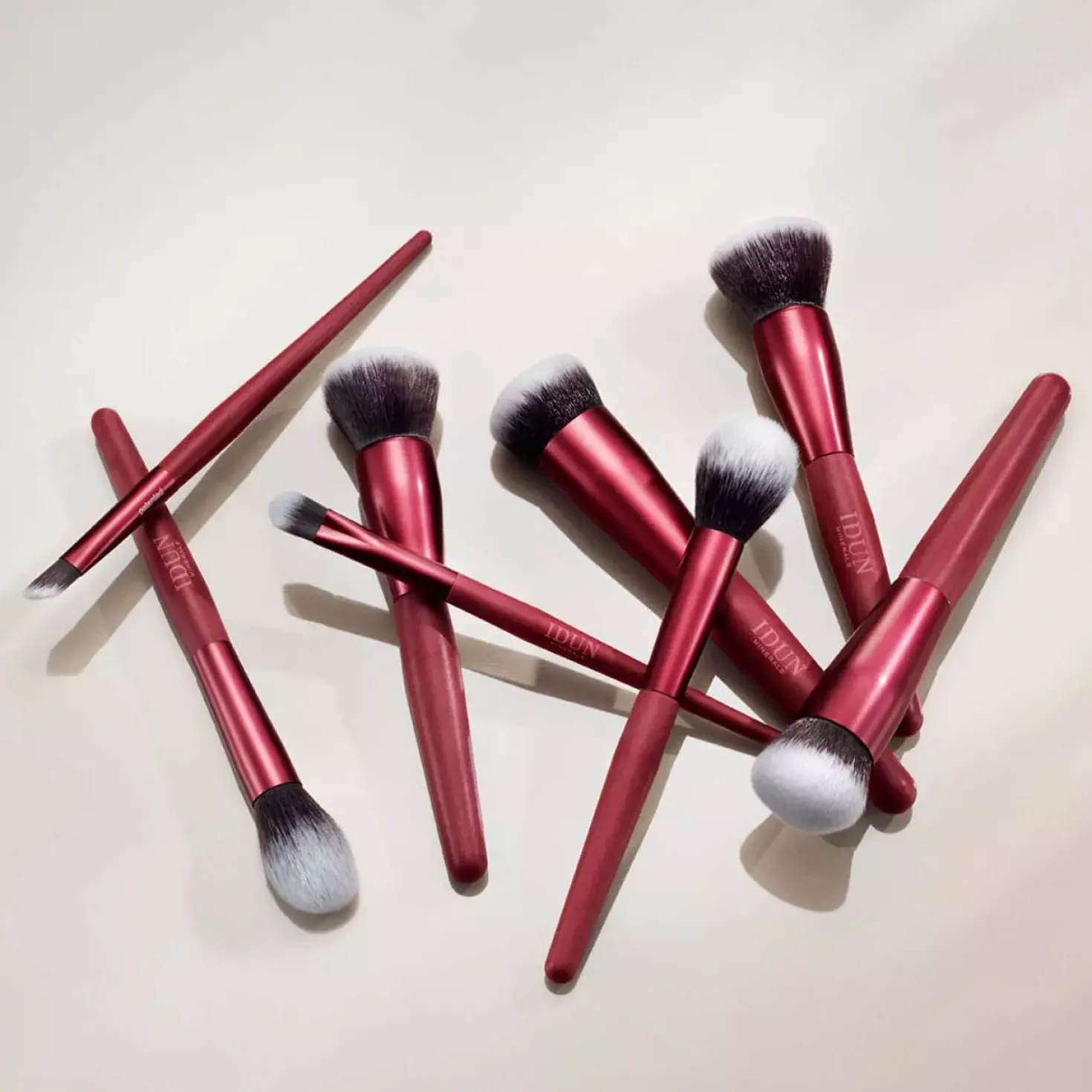 IDUN Minerals Pro Tapered Powder Brush