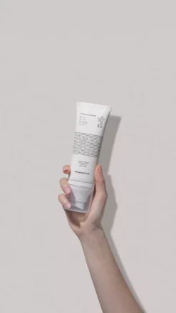 NICHE BEAUTY LABTransparent Lab Lightweight Sunscreen SPF50+ 100 ml