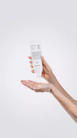 NICHE BEAUTY LABTransparent Lab Lightweight Sunscreen SPF50+ 100 ml