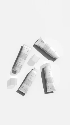 NICHE BEAUTY LABTransparent Lab Lightweight Sunscreen SPF50+ 100 ml