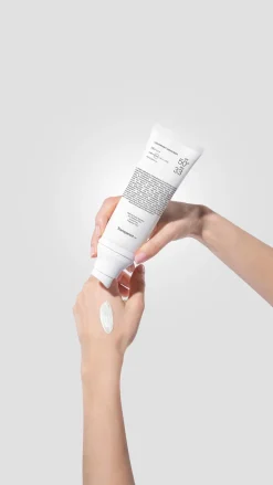 NICHE BEAUTY LABTransparent Lab Lightweight Sunscreen SPF50+ 100 ml