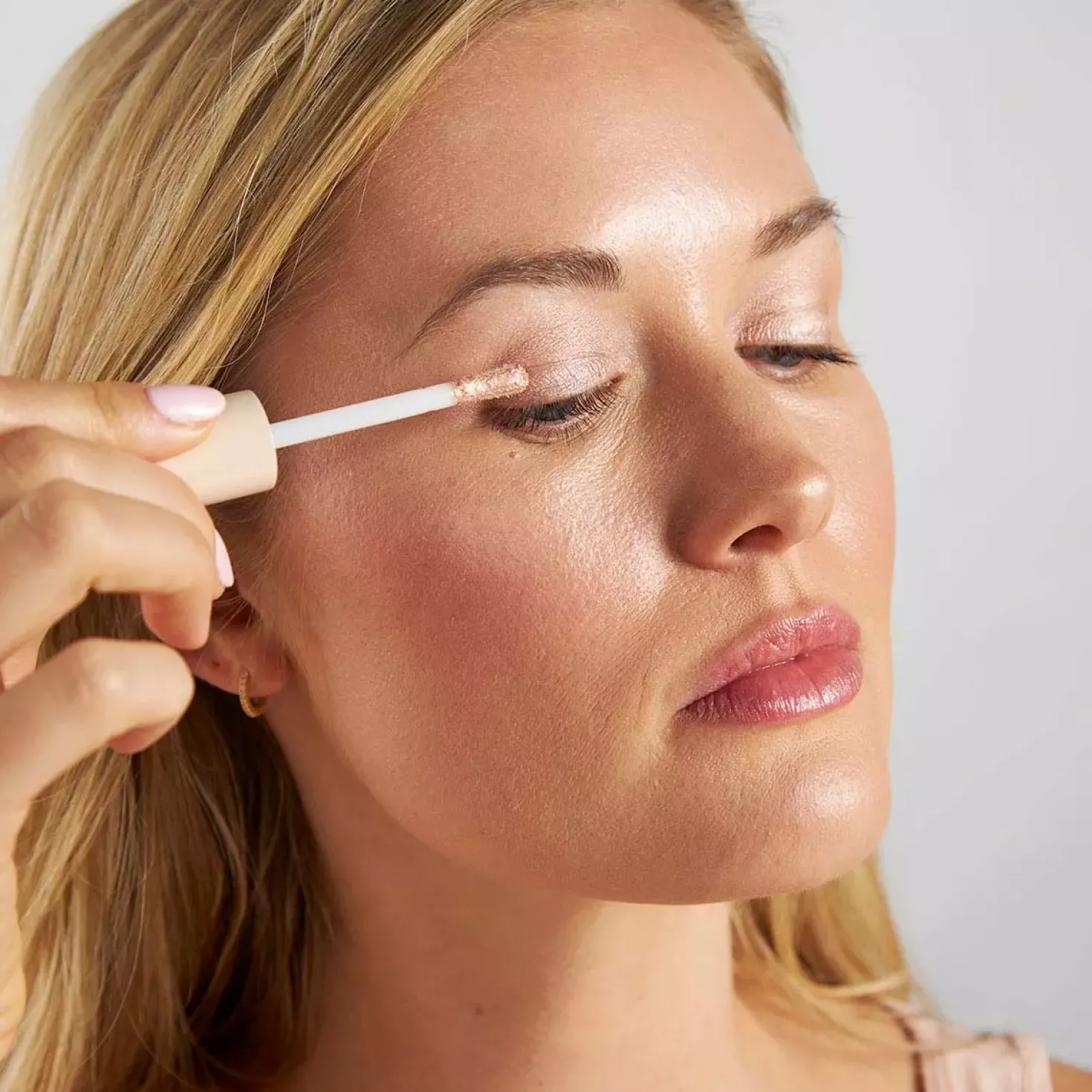 PÜR Cosmetics On Point Tint Creamy Eyeshadow & Primer with Peptides Cashmere