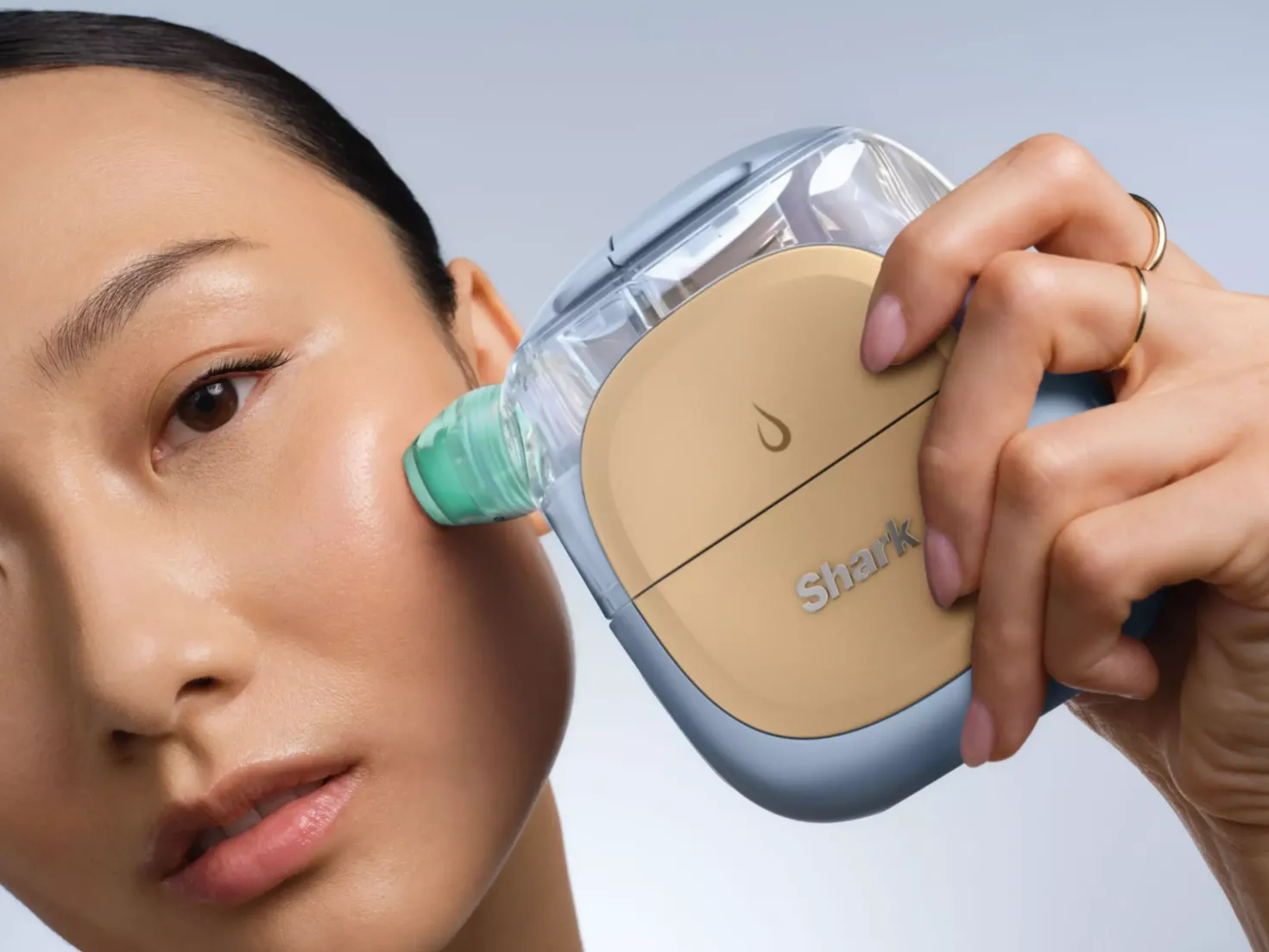 Shark Beauty FacialProGlo + Depuffi Warm Black