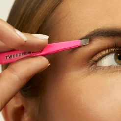 Tweezerman Mini Slant Tweezer Blooming Liliac